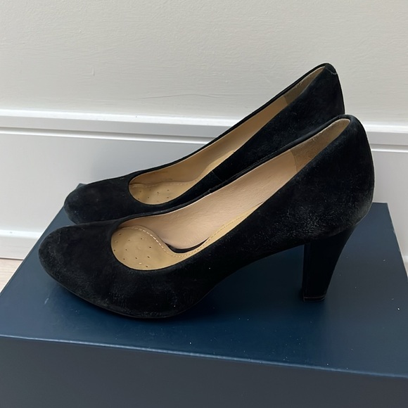 Suede pumps by Geox.  Very comfortable! - Picture 2 of 3